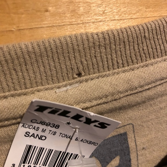 ⛔️ SOLD ⛔️ Adidas Tonal Camel Logo T-Shirt - Picture 4 of 5